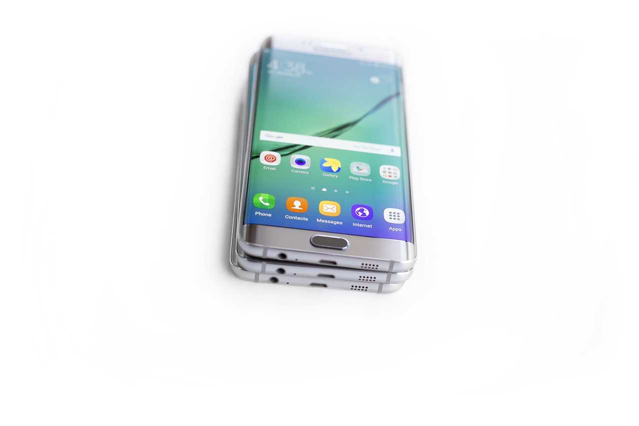 三星Galaxy S7 Edge 7100白色款閃耀登場(chǎng)，最新報(bào)價(jià)一覽