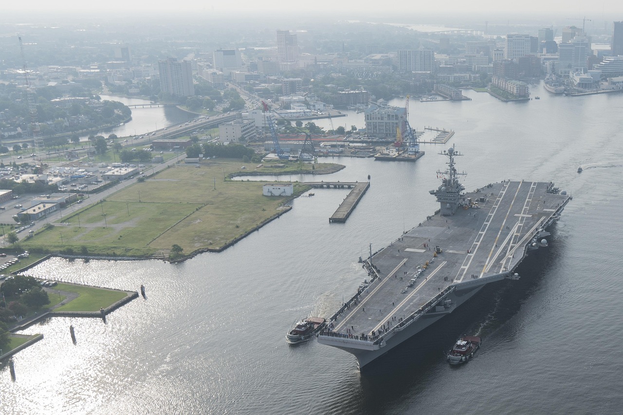中國海軍第三艘航母福建艦最新進(jìn)展，艦島安裝工作順利進(jìn)行